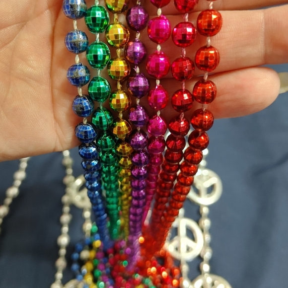 10 NECKLACES-PEACE SIGNS (2)&DISCO BALLS - Picture 6 of 7